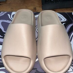 Men’s Yeezy Cream Slide Sandals